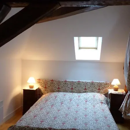 Maison Independante Avec Terrasse, Wifi, Jardin, Proche Chateau - Fr-1-489-70 Ebreuil
