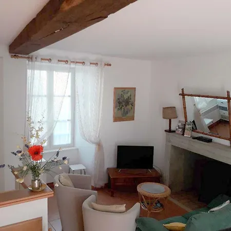 Maison Independante Avec Terrasse, Wifi, Jardin, Proche Chateau - Fr-1-489-70 Ebreuil